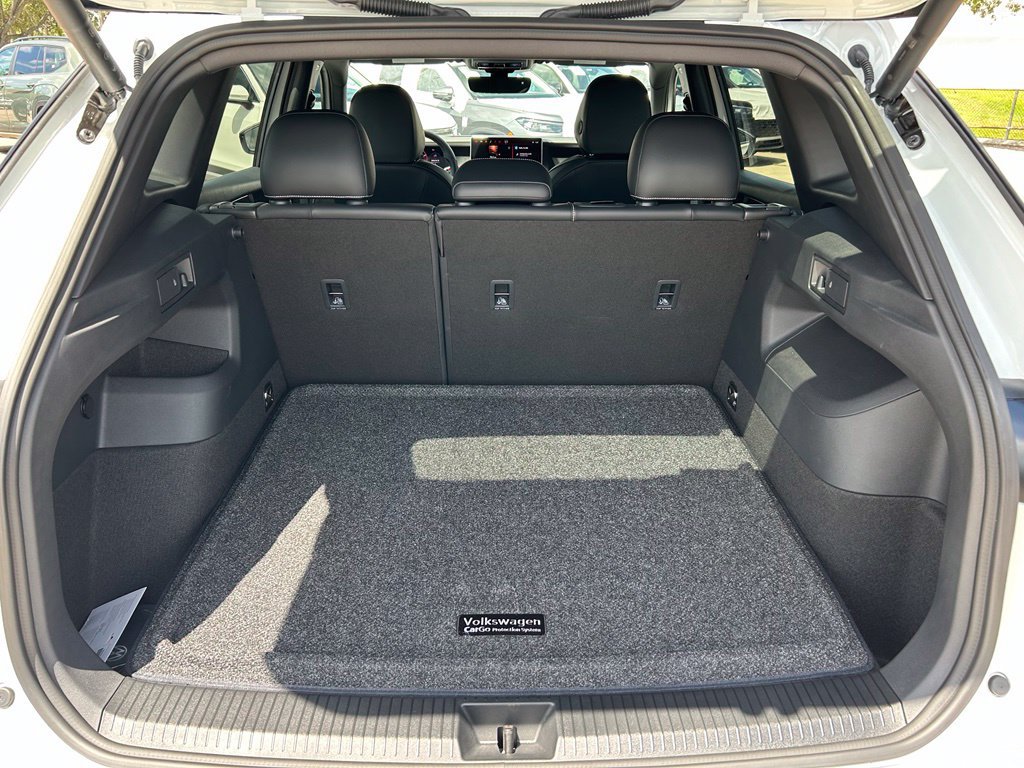 Certified 2026 Volkswagen Tiguan SE R-Line FWD image 45