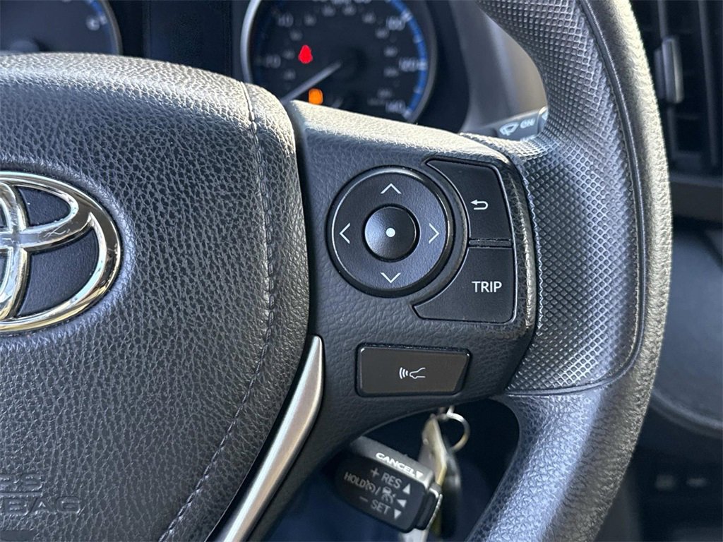 Used 2018 Toyota RAV4 LE image 8