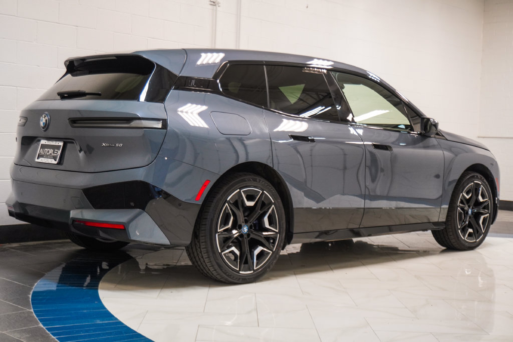 Used 2024 BMW iX xDrive50 w/ Sport Package AWD/4WD image 28