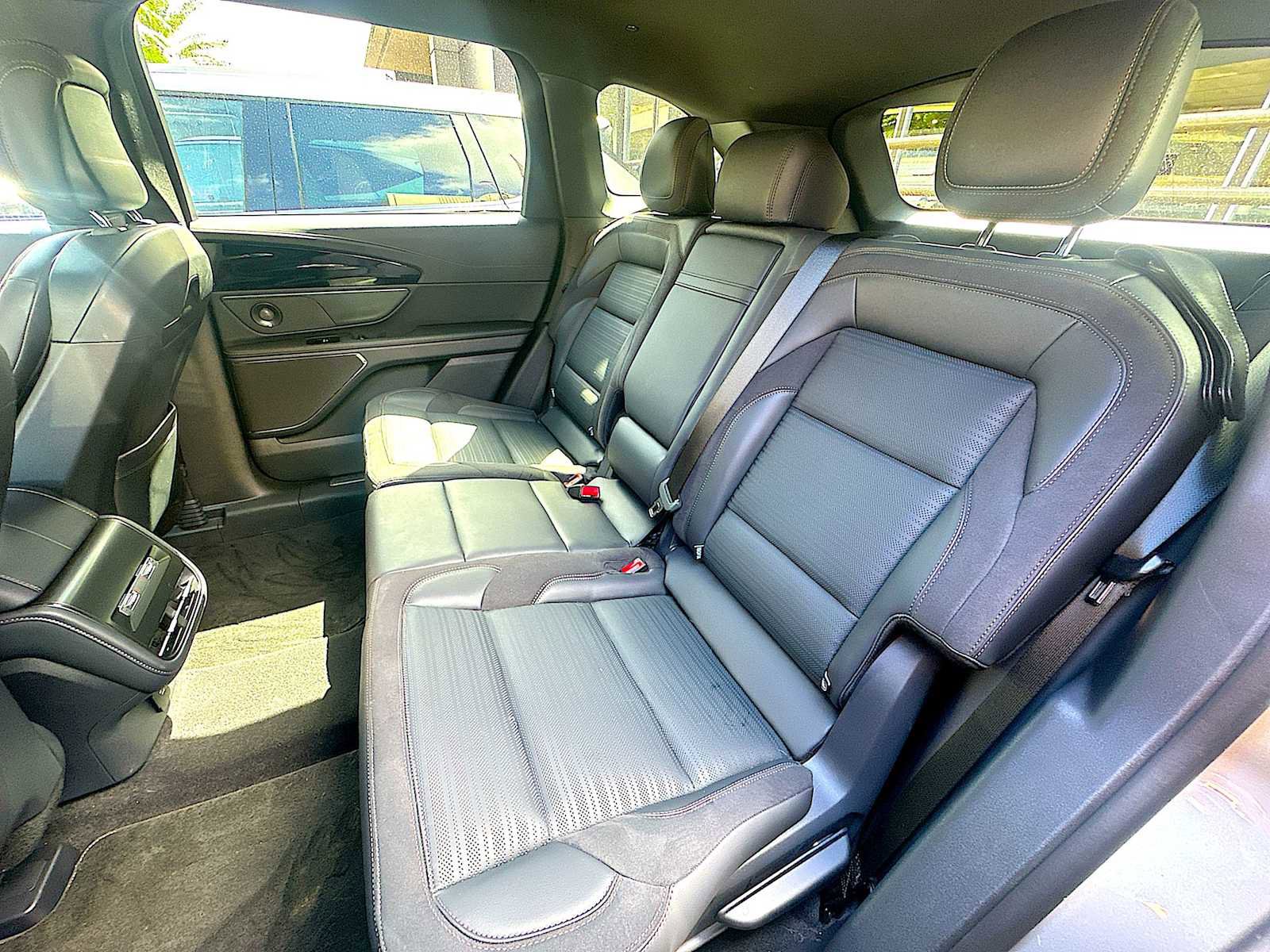 Used 2024 Lincoln Nautilus Reserve w/ Equipment Group 202A image 15