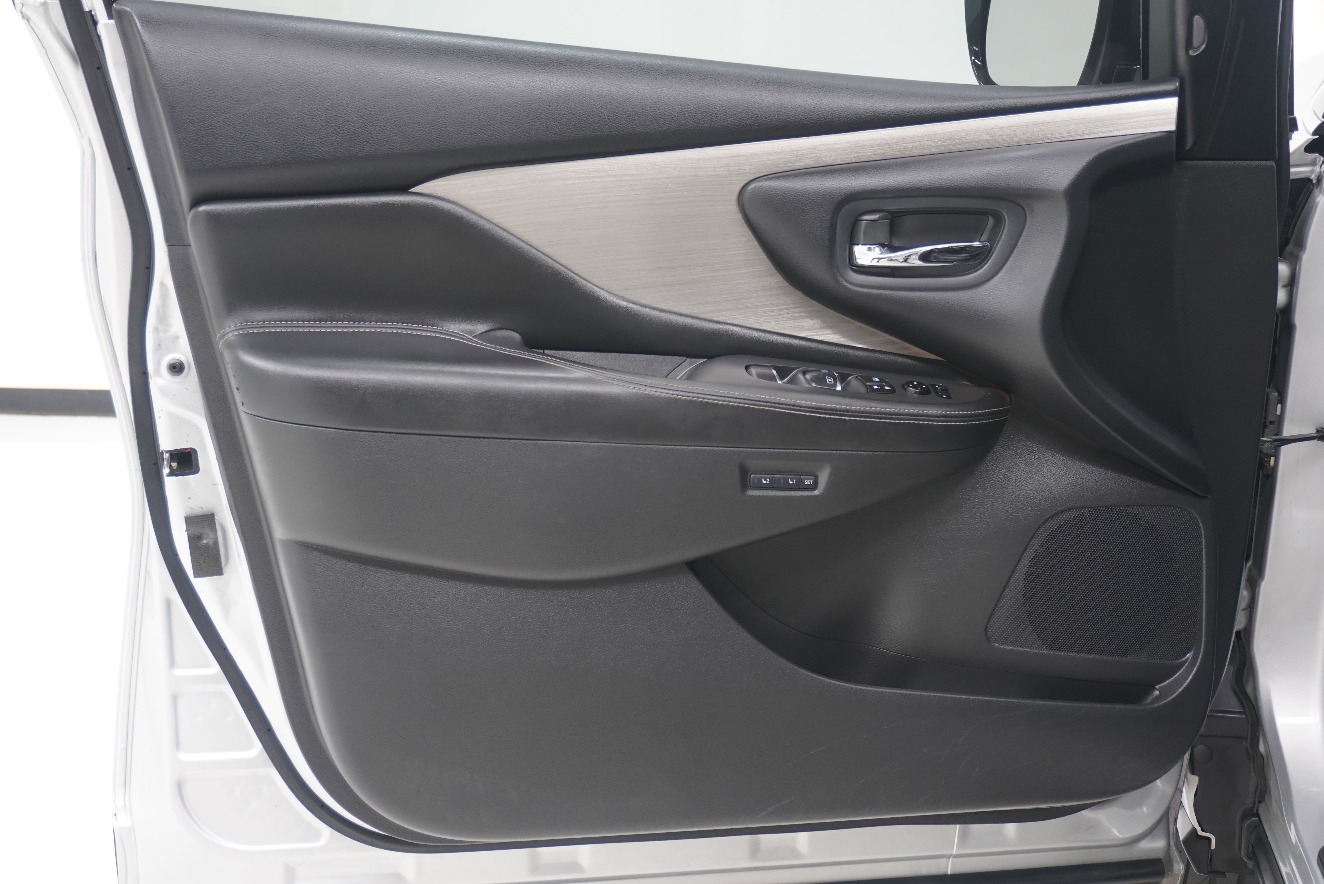 Used 2015 Nissan Murano Platinum FWD image 13