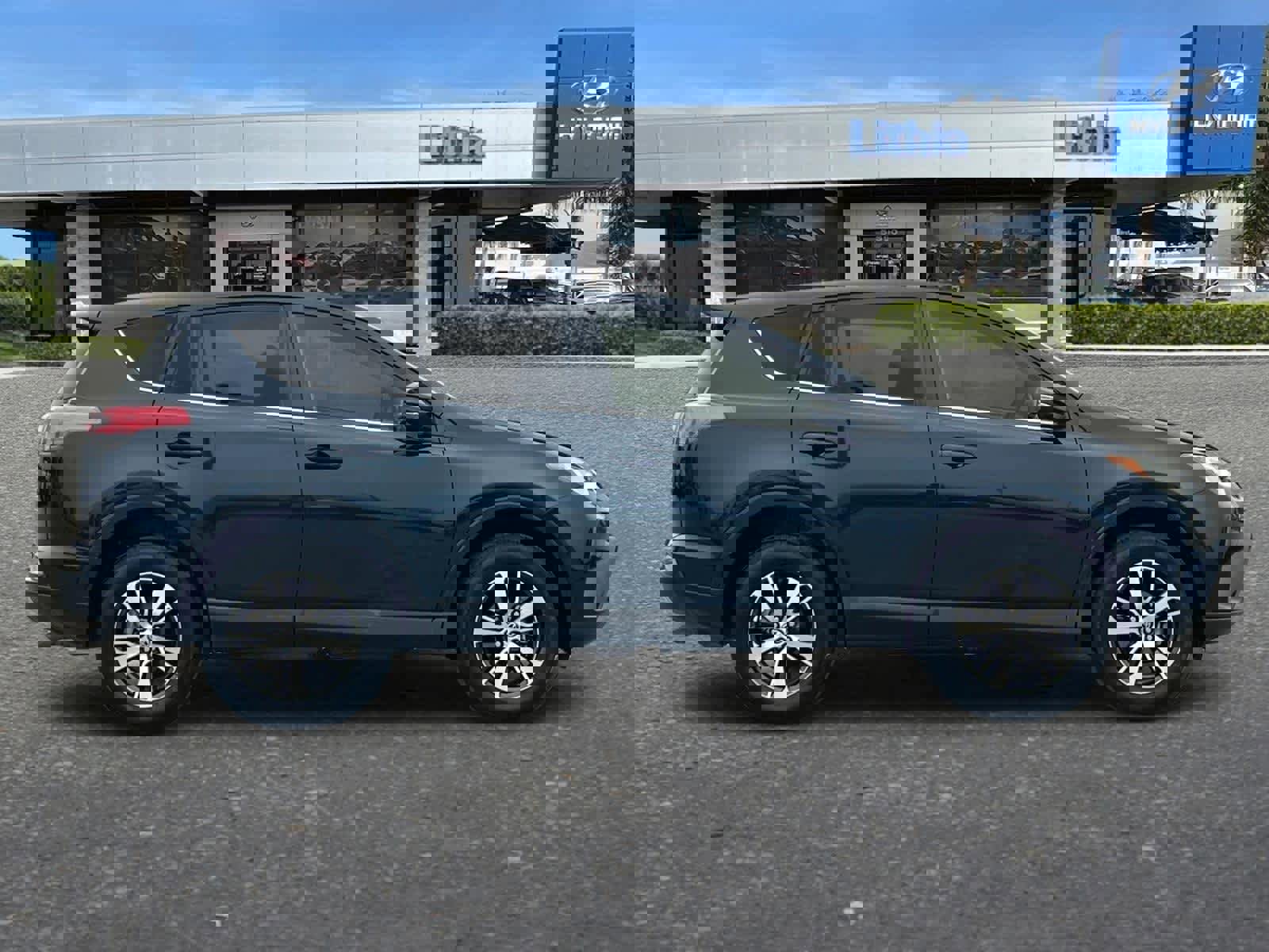 Used 2017 Toyota RAV4 XLE w/ Carpet Mat Package image 9