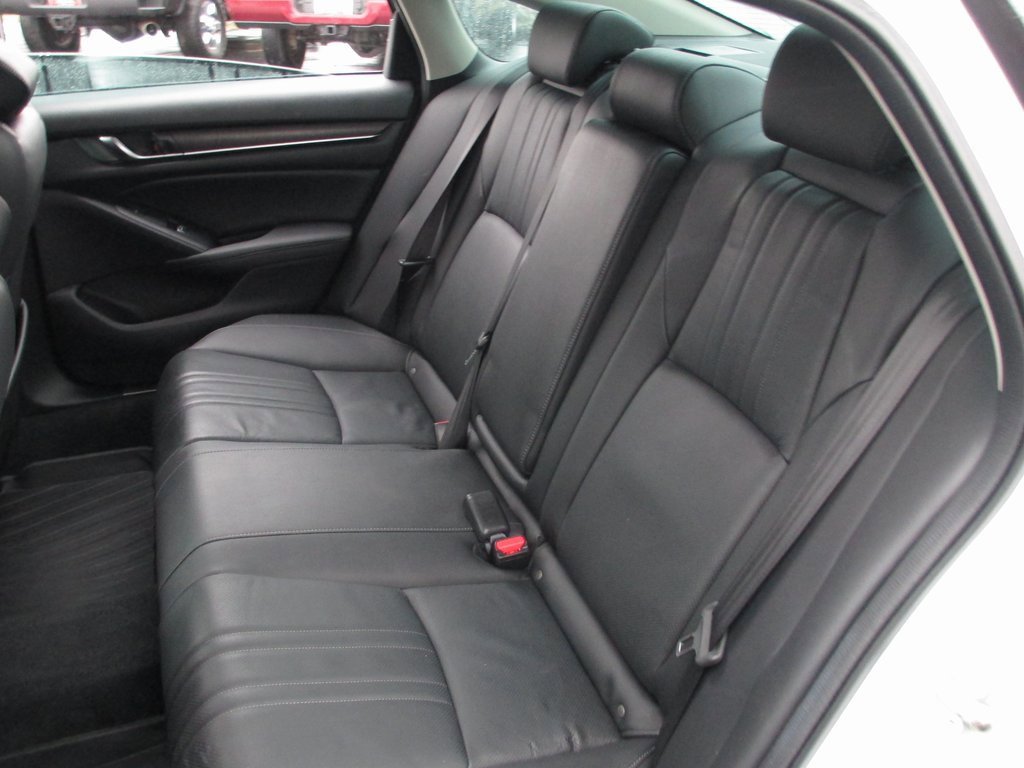 Used 2019 Honda Accord Touring image 18