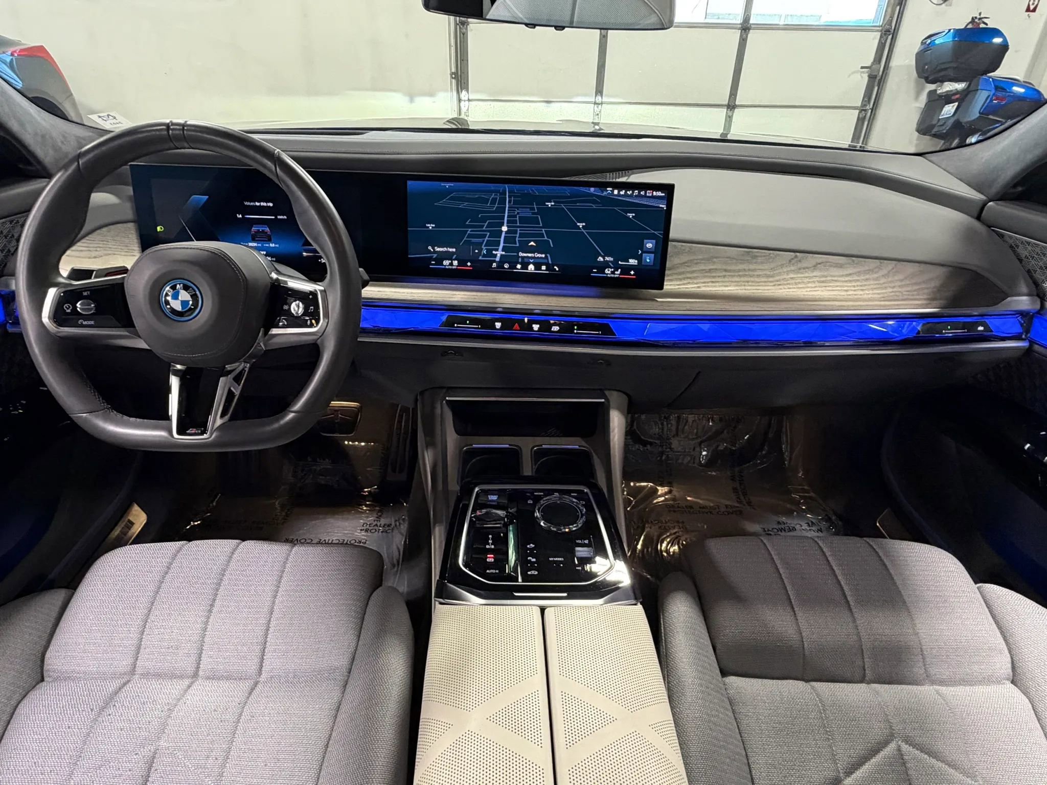 Used 2023 BMW i7 xDrive60 AWD/4WD image 2