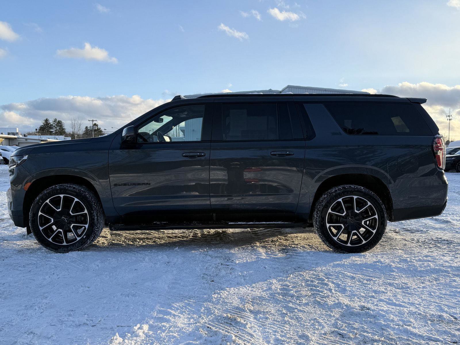 Used 2021 Chevrolet Suburban RST w/ Luxury Package image 8