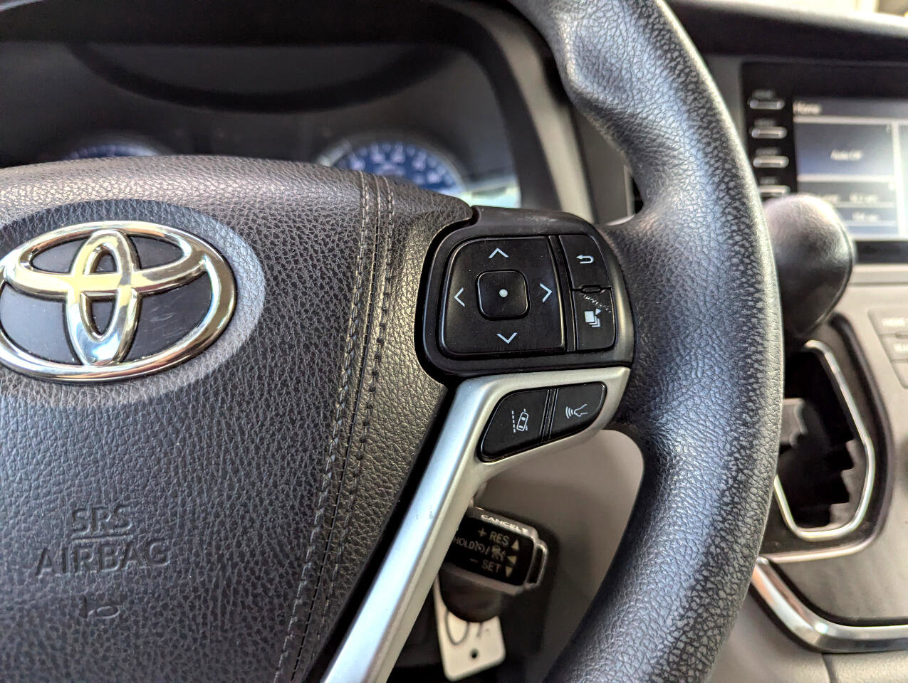 Used 2018 Toyota Sienna L image 16