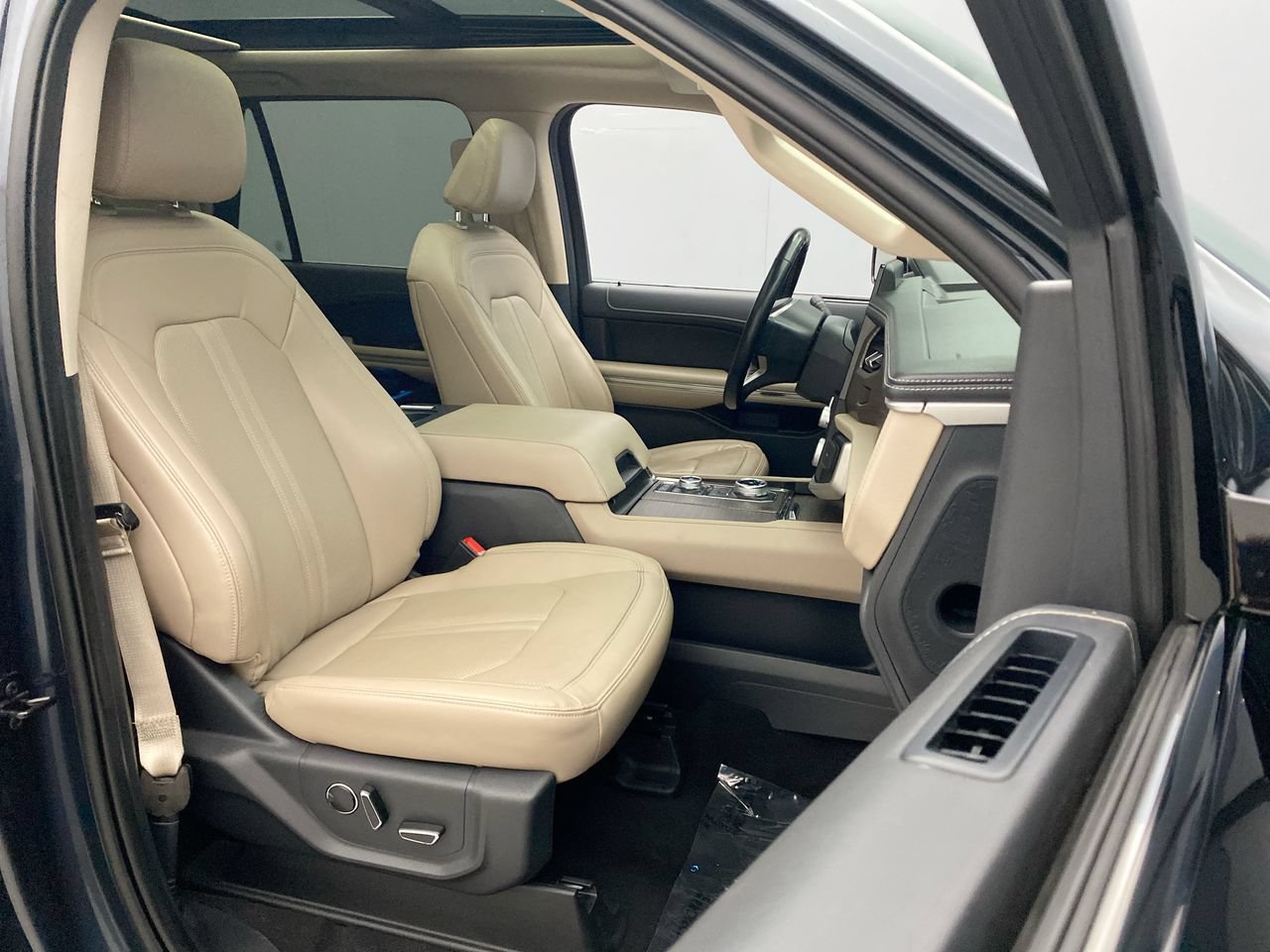 Used 2023 Ford Expedition Limited AWD/4WD image 24