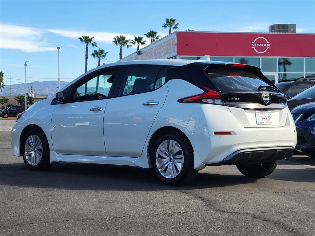 Used 2023 Nissan Leaf S image 2