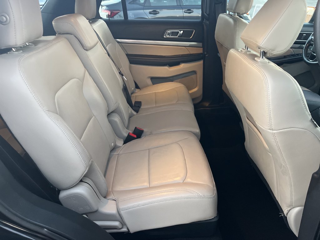 Used 2018 Ford Explorer XLT w/ Equipment Group 202A AWD/4WD image 41
