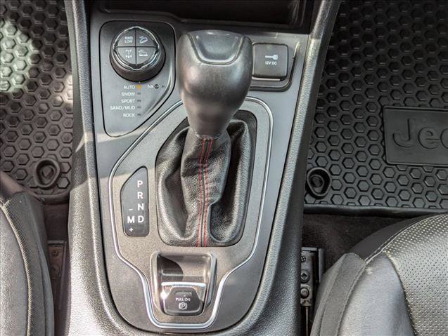 Used 2019 Jeep Cherokee Trailhawk image 12