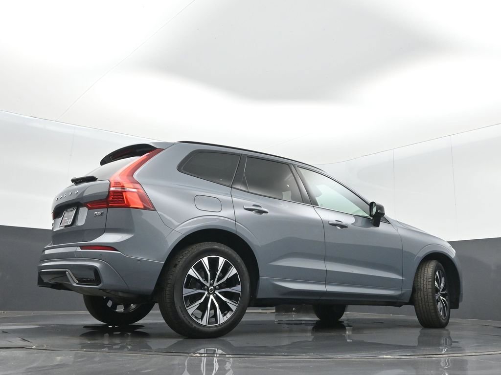 Used 2024 Volvo XC60 B5 Plus AWD/4WD image 38