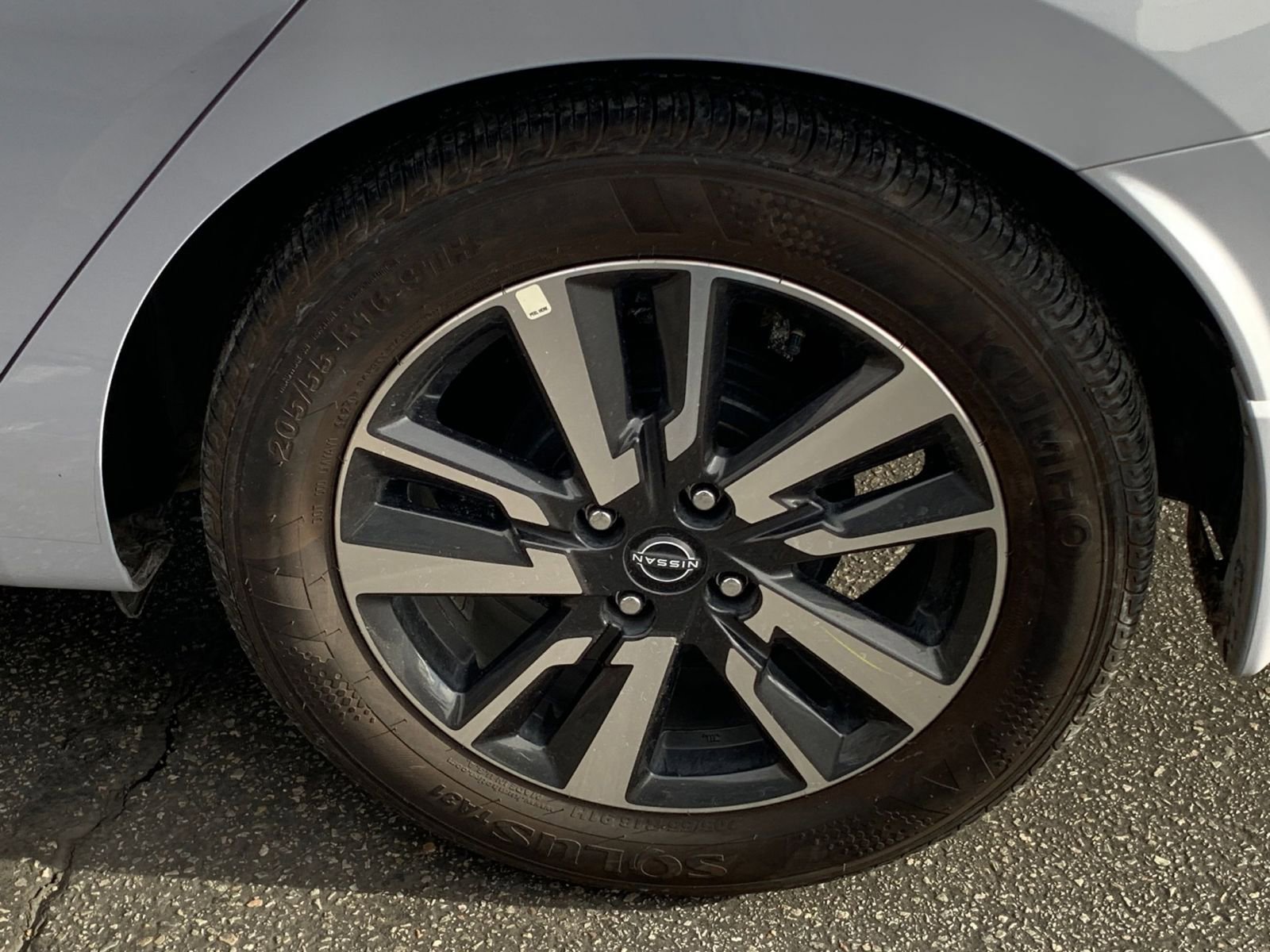 Used 2025 Nissan Versa SV w/ Trunk Package image 28