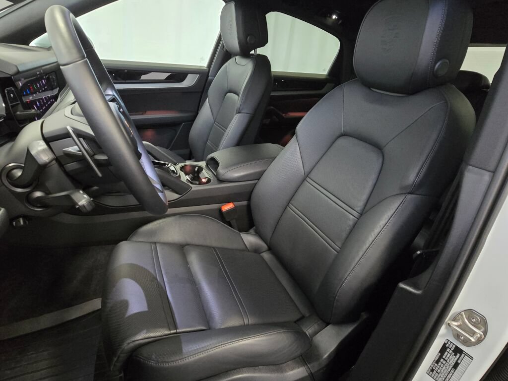 Certified 2025 Porsche Cayenne Coupe AWD/4WD image 5