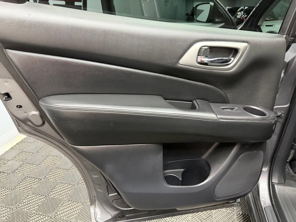 Used 2020 Nissan Pathfinder S AWD/4WD image 40