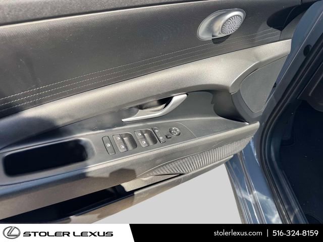 Used 2023 Hyundai Elantra SEL w/ Preferred Accessory Package FWD image 17