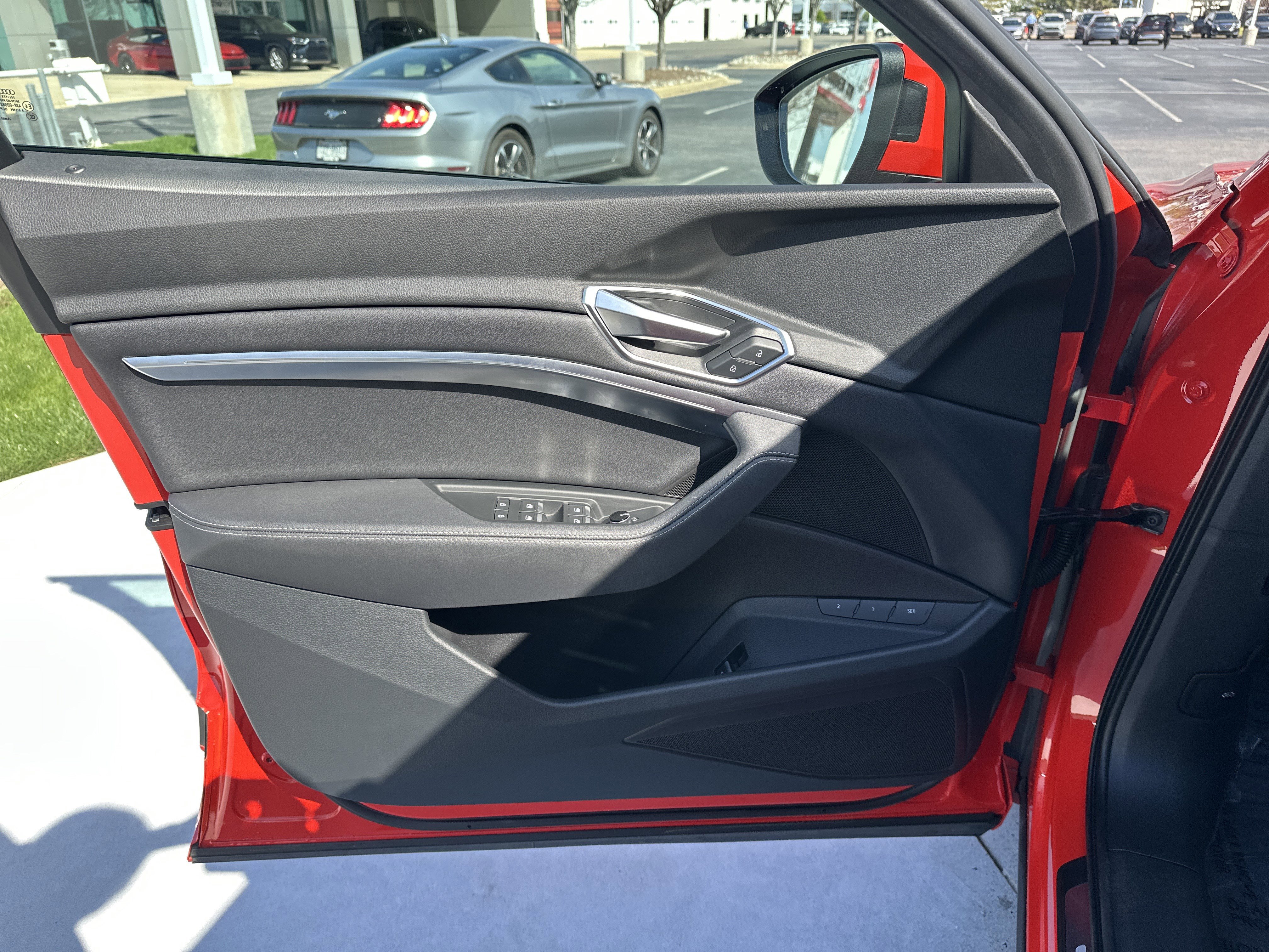 Used 2022 Audi e-tron Premium w/ Convenience Plus Package image 14