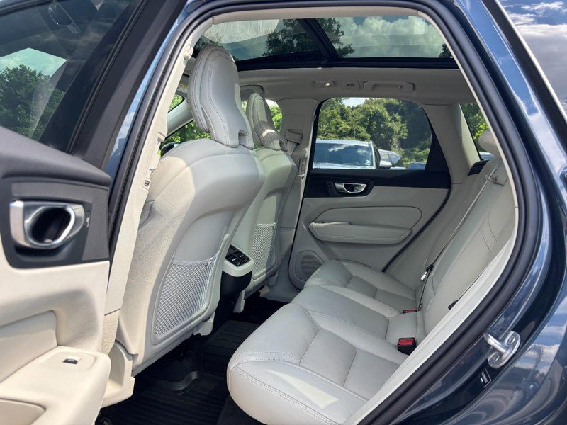 Used 2024 Volvo XC60 B5 Ultimate w/ Protection Package Premier AWD/4WD image 11