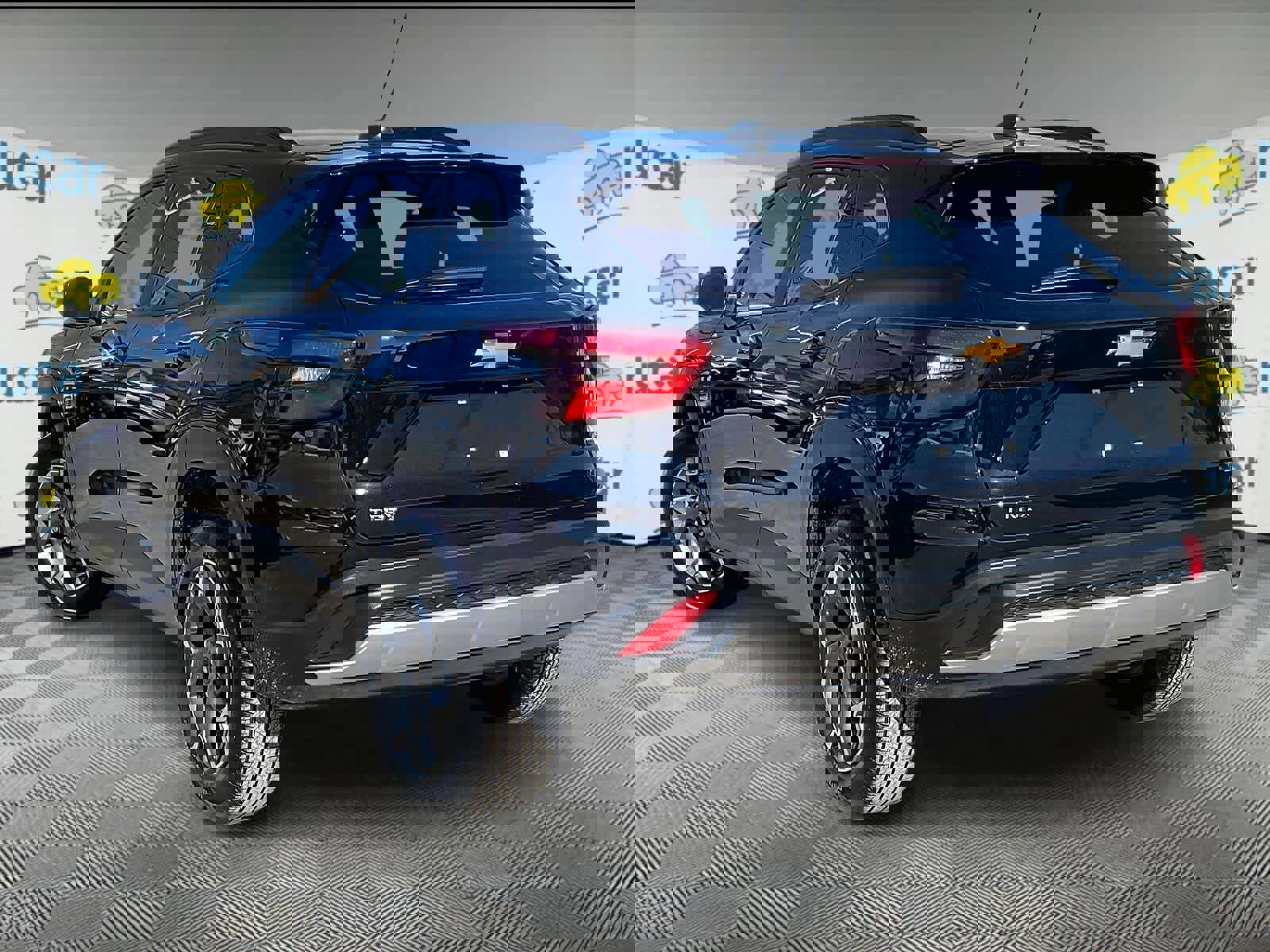 Used 2025 Chevrolet Trax LT w/ LT Convenience Package image 4