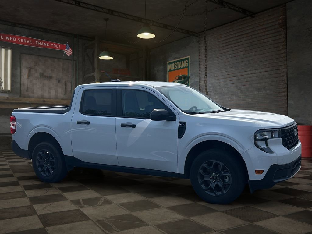 Used 2025 Ford Maverick XLT FWD image 2