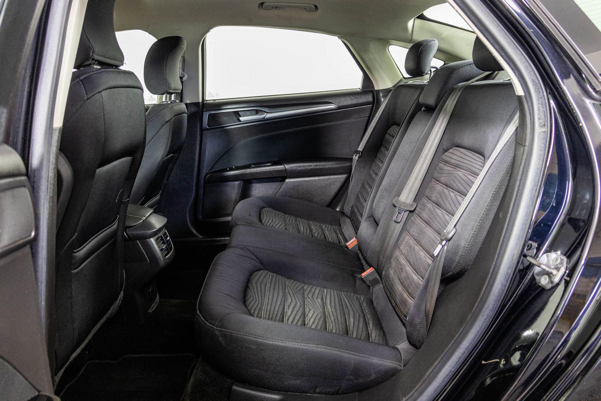 Used 2016 Ford Fusion SE FWD image 36