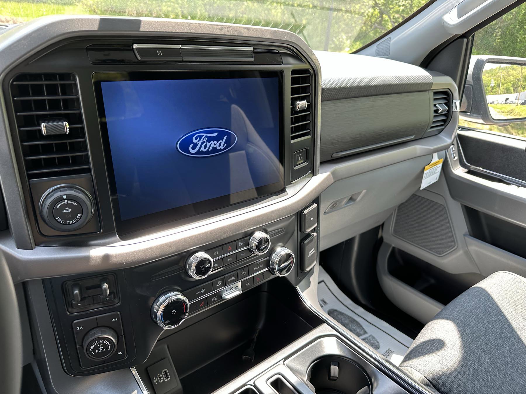 New 2025 Ford F150 XLT w/ Equipment Group 302A MID image 16