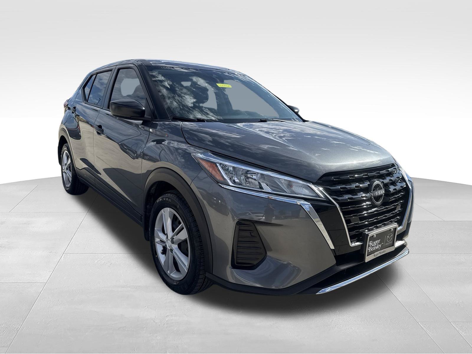 Used 2022 Nissan Kicks S FWD image 3