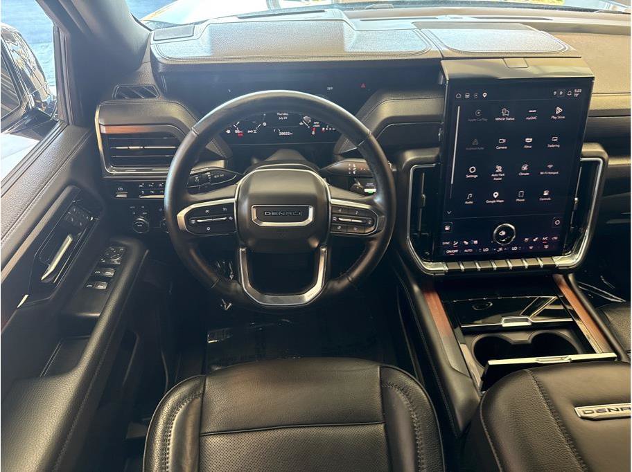 Used 2025 GMC Yukon Denali AWD/4WD image 32