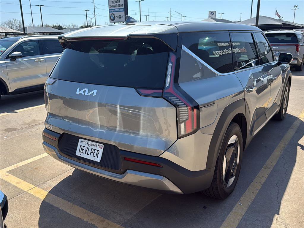 Used 2024 Kia EV9 Light Long Range image 2