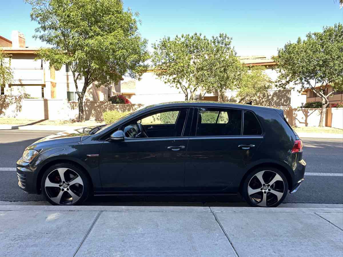 Used 2015 Volkswagen GTI SE FWD image 5