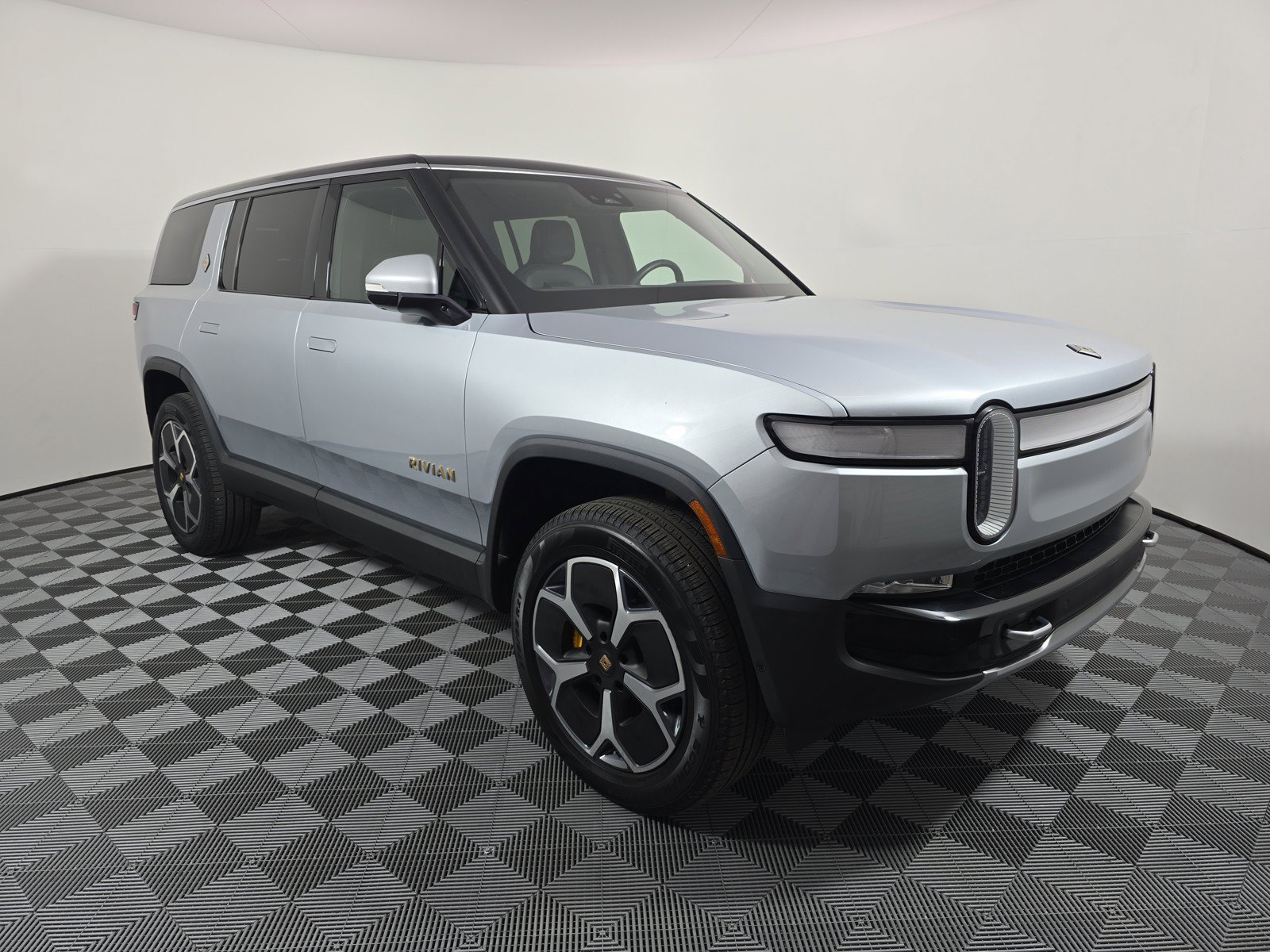 Used 2023 Rivian R1S Adventure AWD/4WD image 7