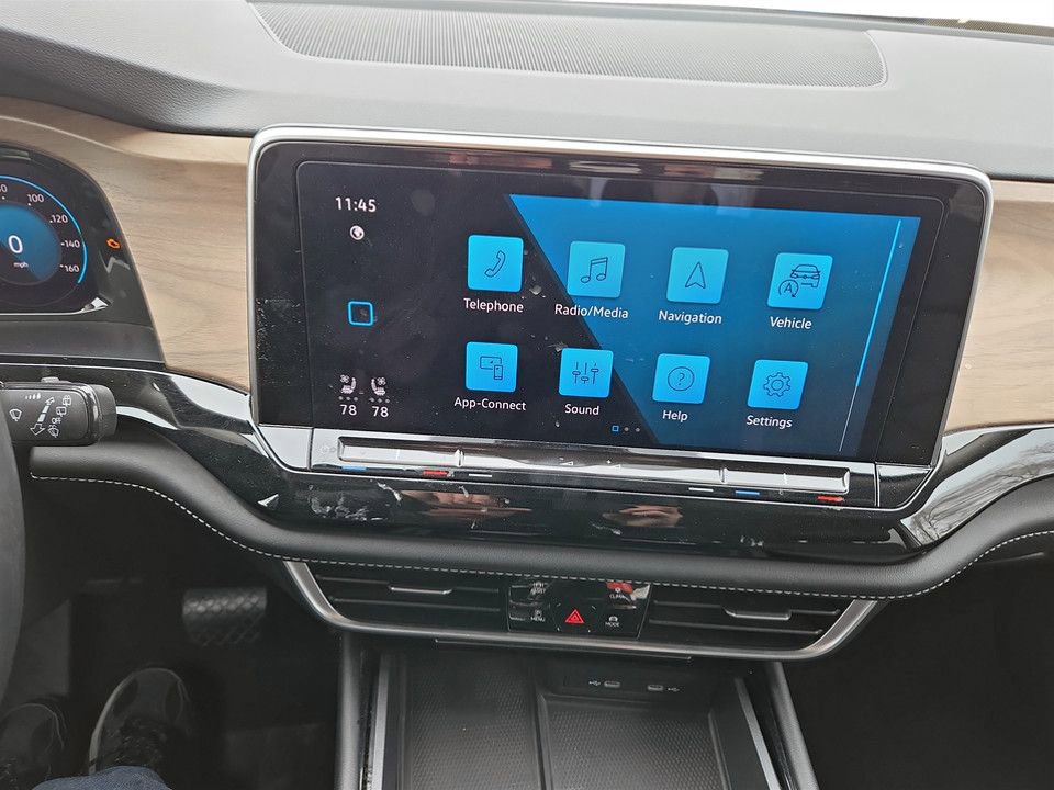 Used 2024 Volkswagen Atlas SE image 25