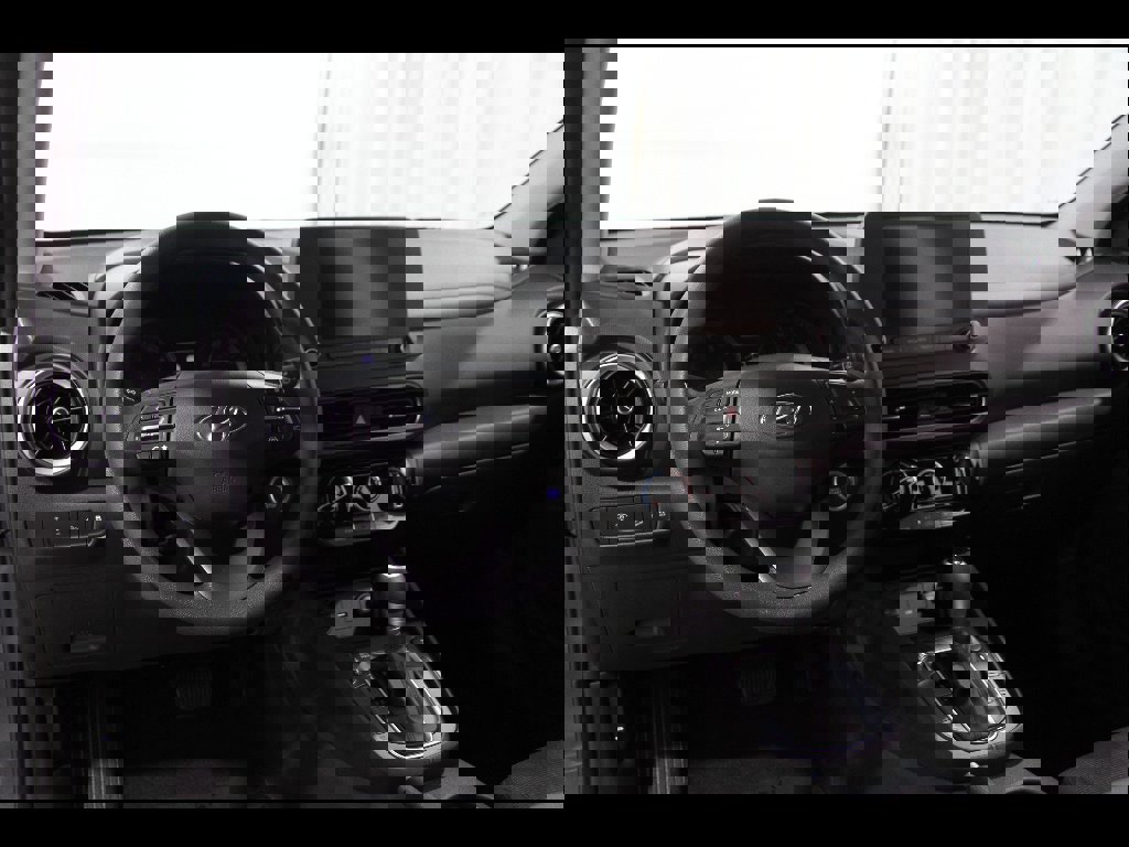 Certified 2023 Hyundai Kona SEL AWD/4WD image 6