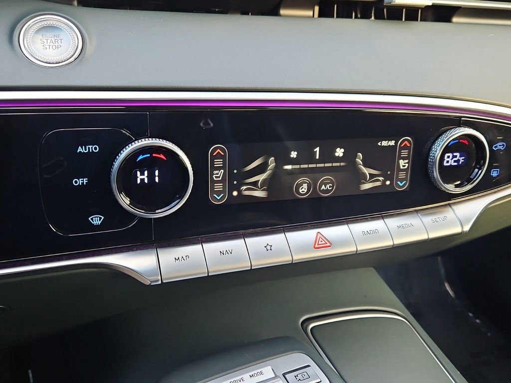 Used 2022 Genesis GV70 2.5T w/ Advanced Package image 23