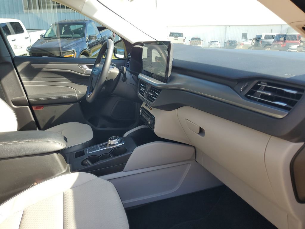 Used 2023 Ford Escape SE image 35