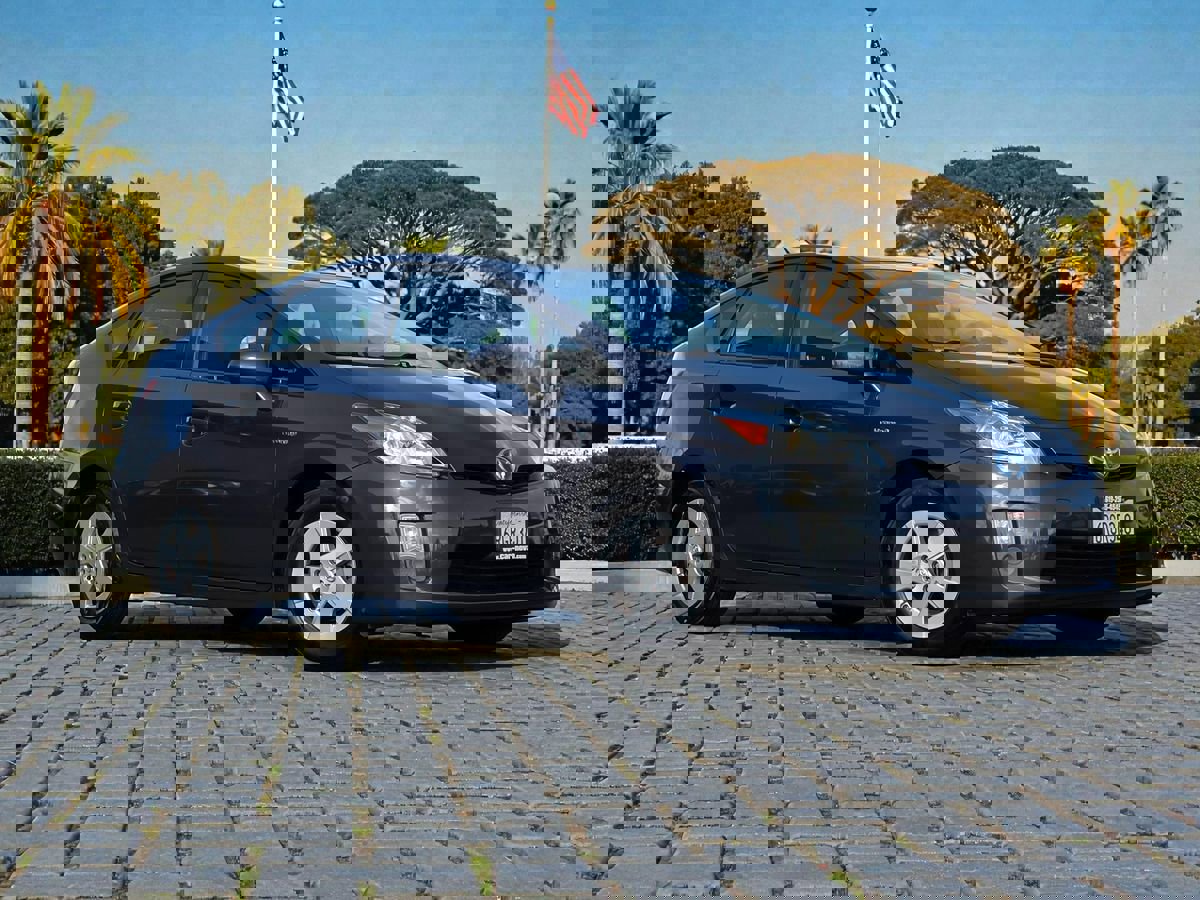 Used 2011 Toyota Prius Three image 2