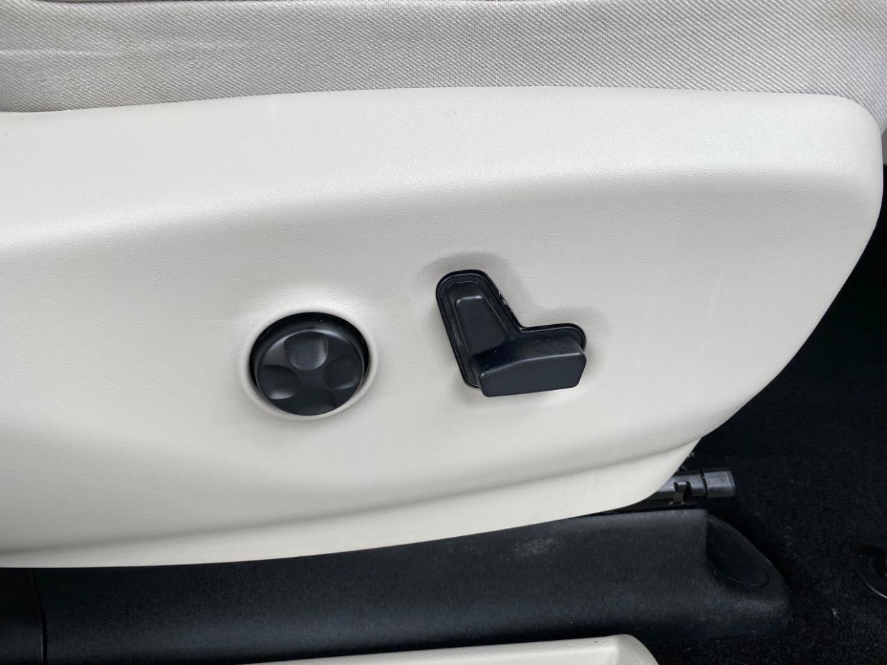 Used 2018 Chrysler Pacifica Limited FWD image 65