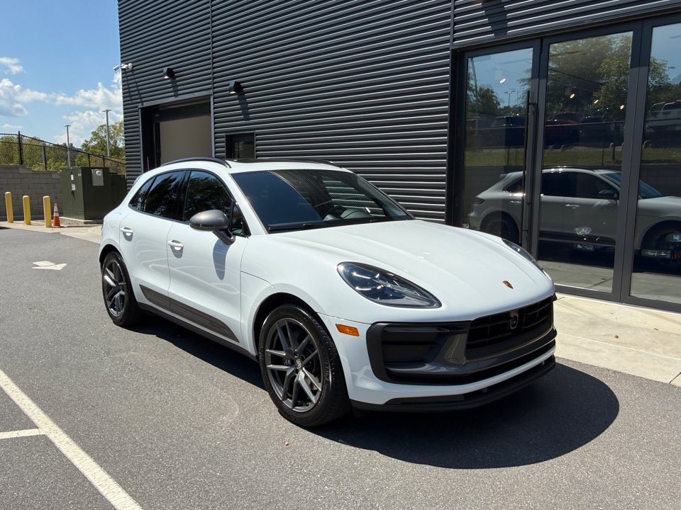 Certified 2026 Porsche Macan Turbo AWD/4WD image 9
