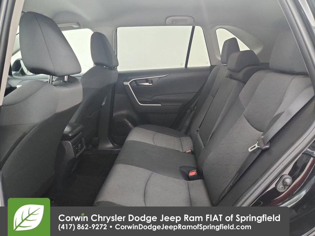 Used 2025 Toyota RAV4 XLE image 31