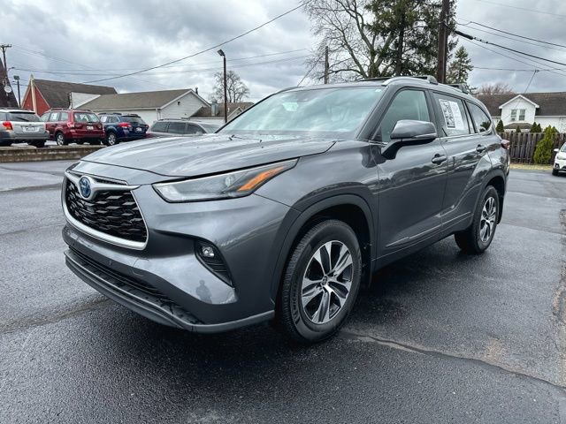 Used 2024 Toyota Highlander XLE image 3
