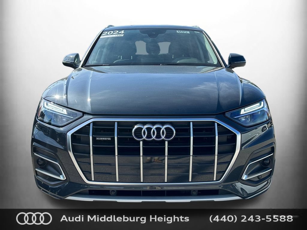 Used 2023 Audi Q5 2.0T Premium w/ Convenience Package AWD/4WD image 2