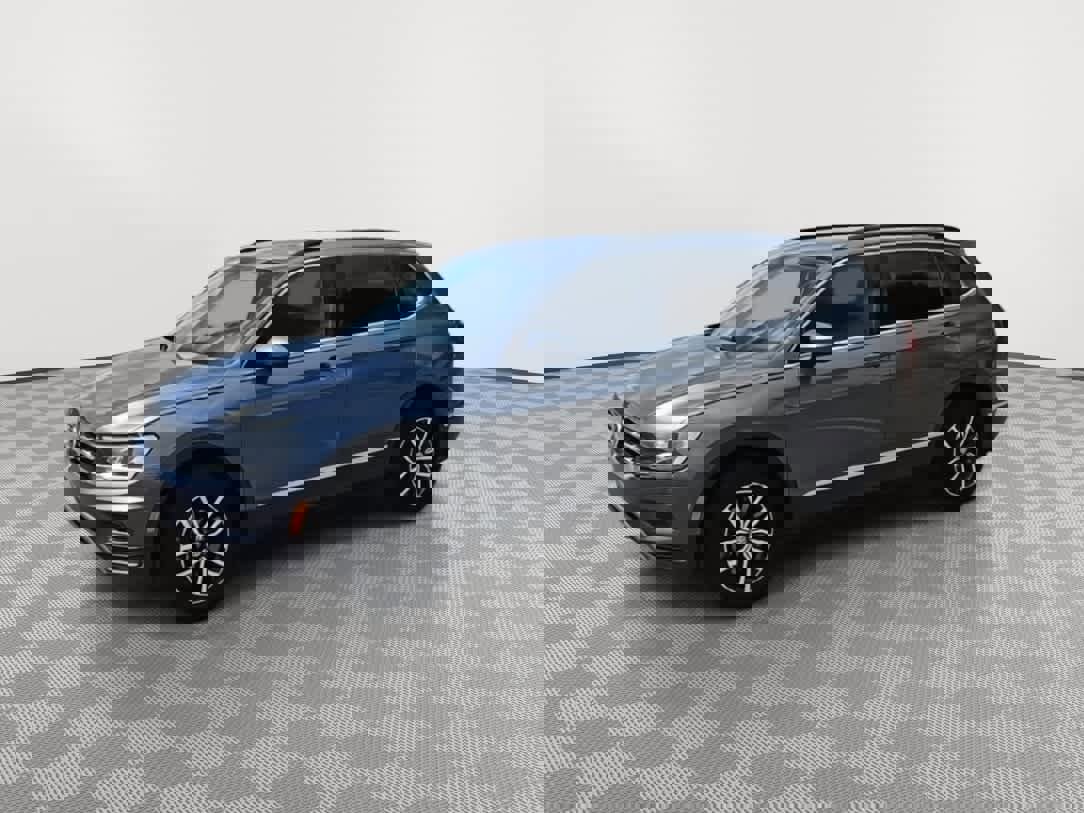 Used 2021 Volkswagen Tiguan SE w/ Panoramic Sunroof Package image 4