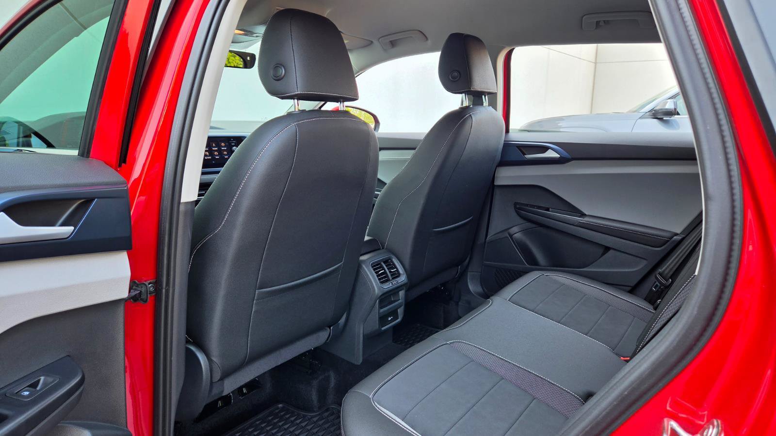 Certified 2024 Volkswagen Taos SE AWD/4WD image 46