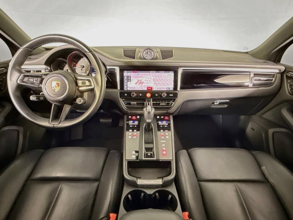 Certified 2024 Porsche Macan AWD/4WD image 11