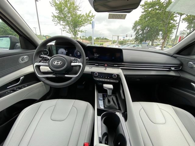 Certified 2025 Hyundai Elantra Limited image 31
