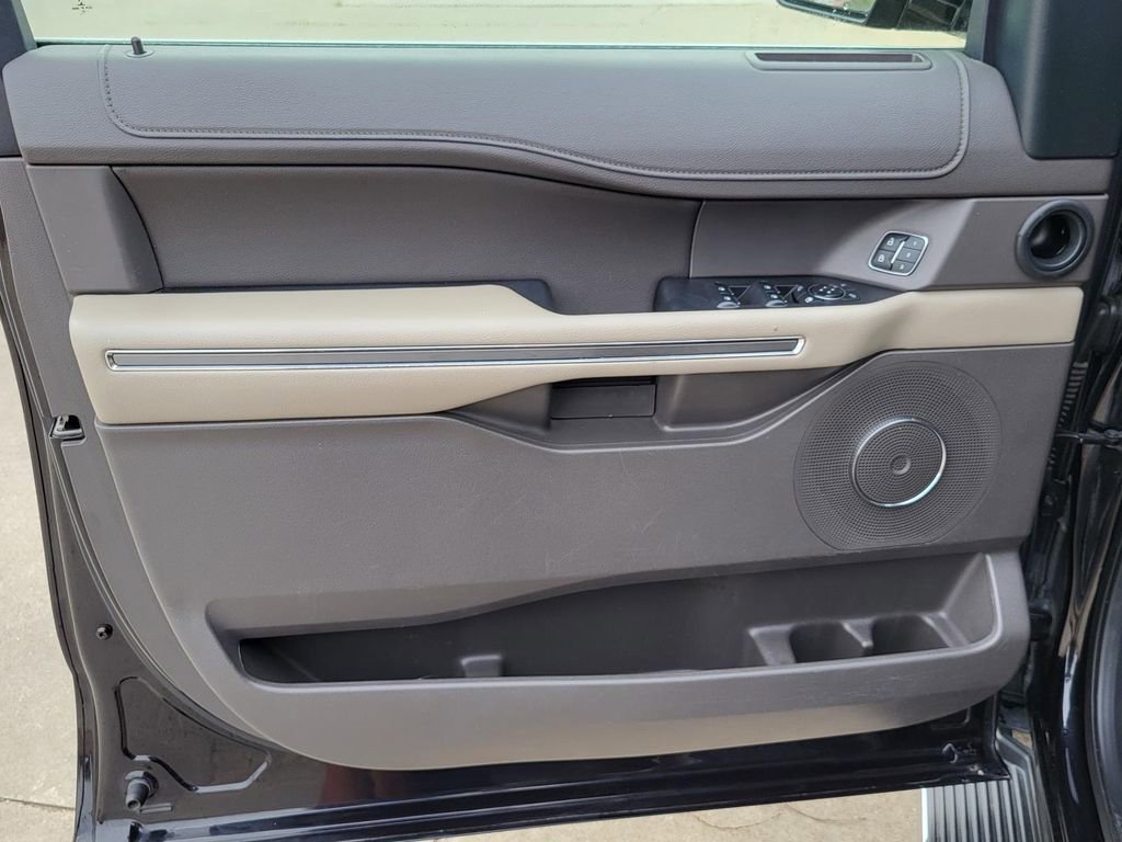 Used 2021 Ford Expedition XLT image 21