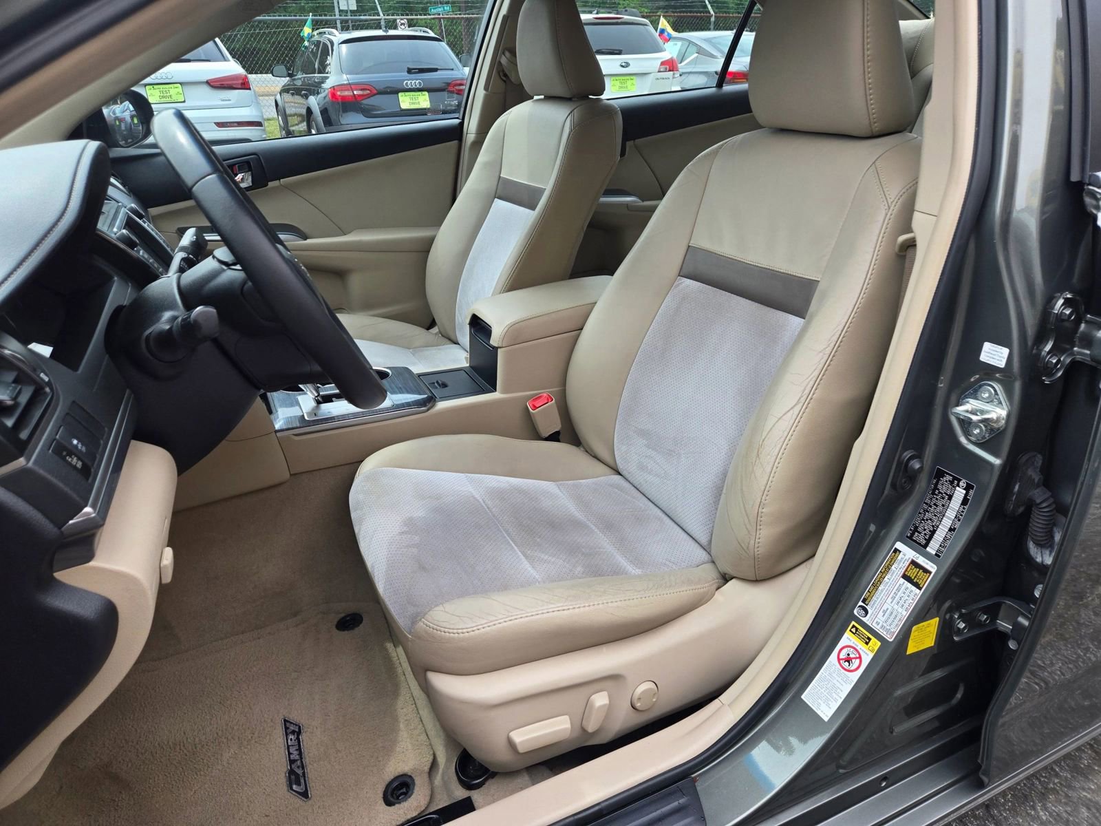 Used 2012 Toyota Camry XLE w/ Leather Pkg FWD image 6