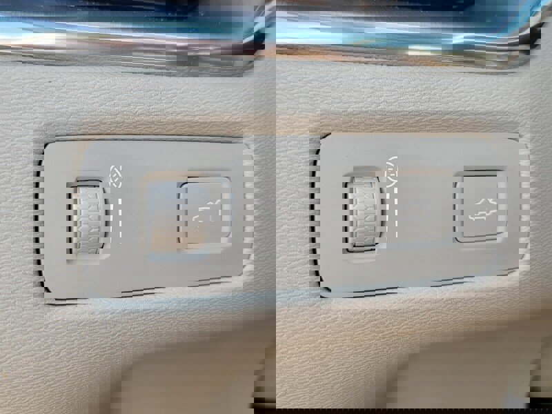 Used 2020 Volvo XC60 T6 Momentum w/ Protection Package image 27