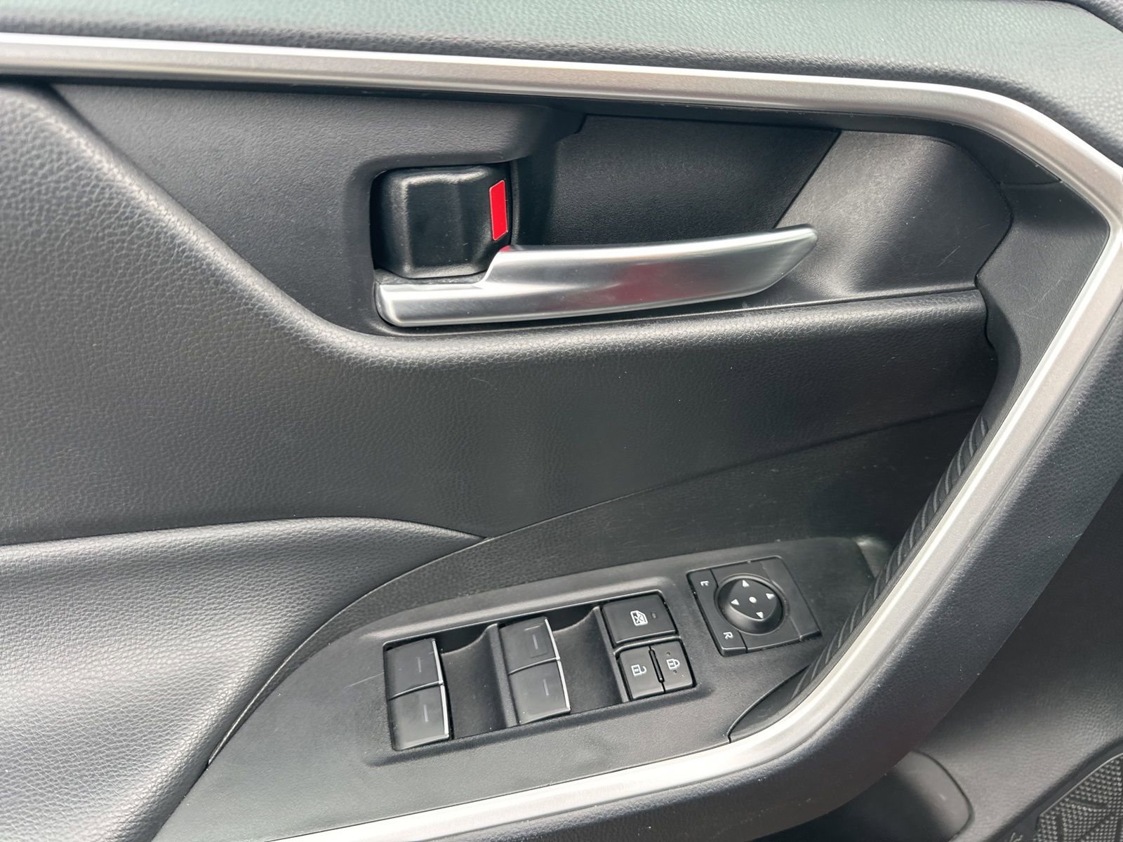 Certified 2025 Toyota RAV4 XLE AWD/4WD image 5