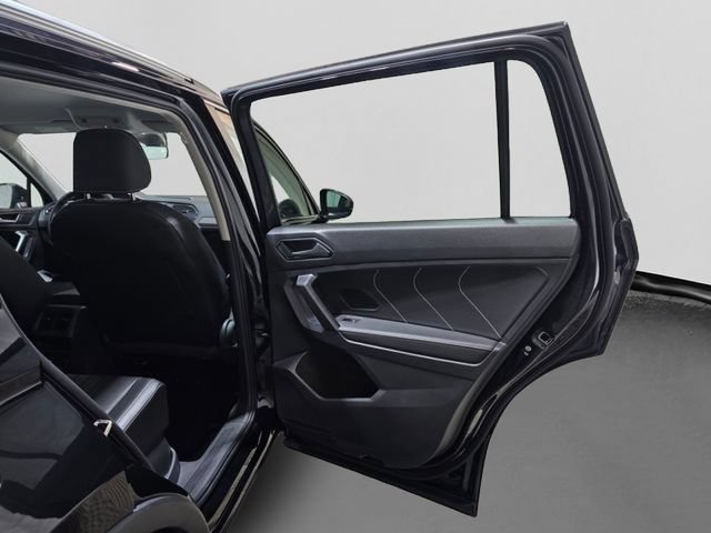 Certified 2023 Volkswagen Tiguan SE AWD/4WD image 31