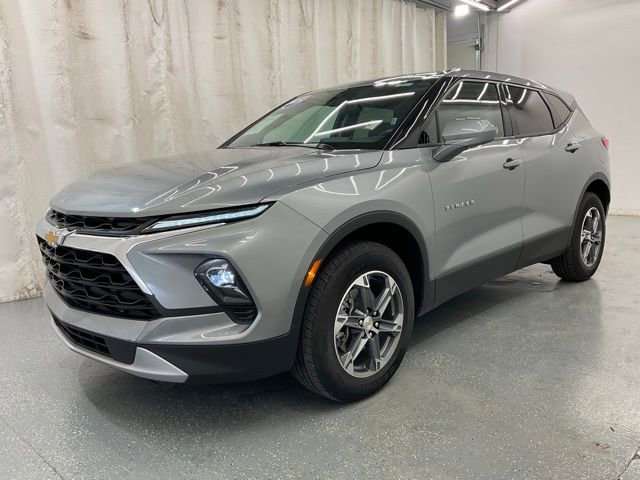 Used 2025 Chevrolet Blazer LT FWD image 4